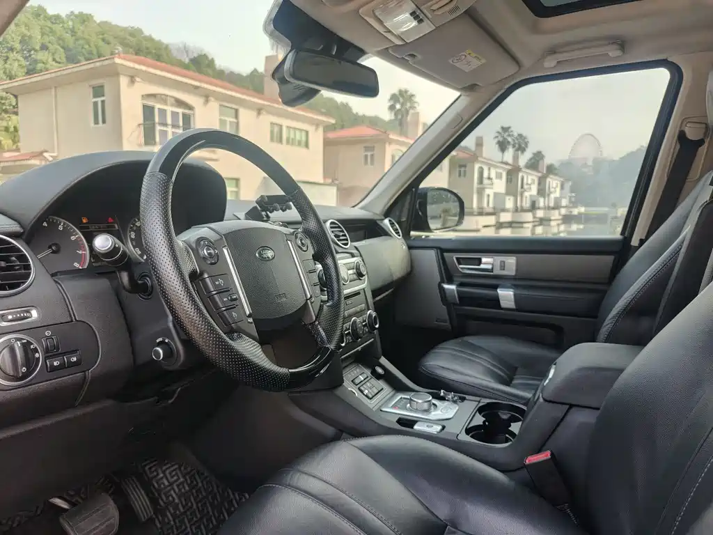 Land Rover Discovery 2017 — фото 13