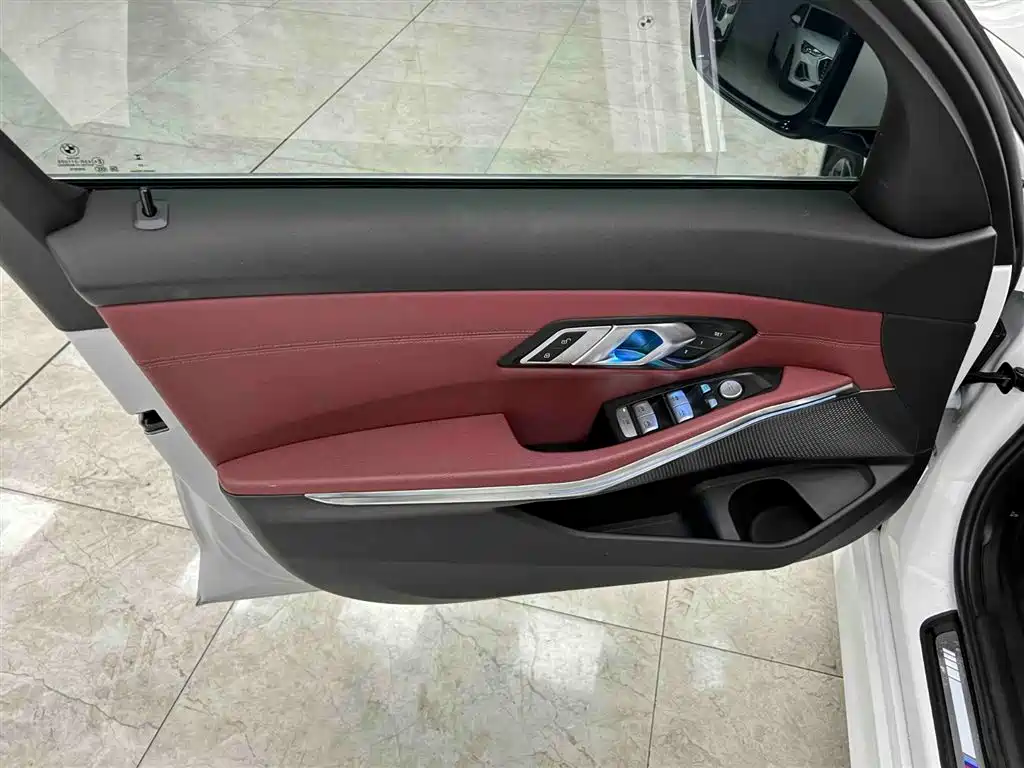 BMW 3 Series 2023 — фото 11