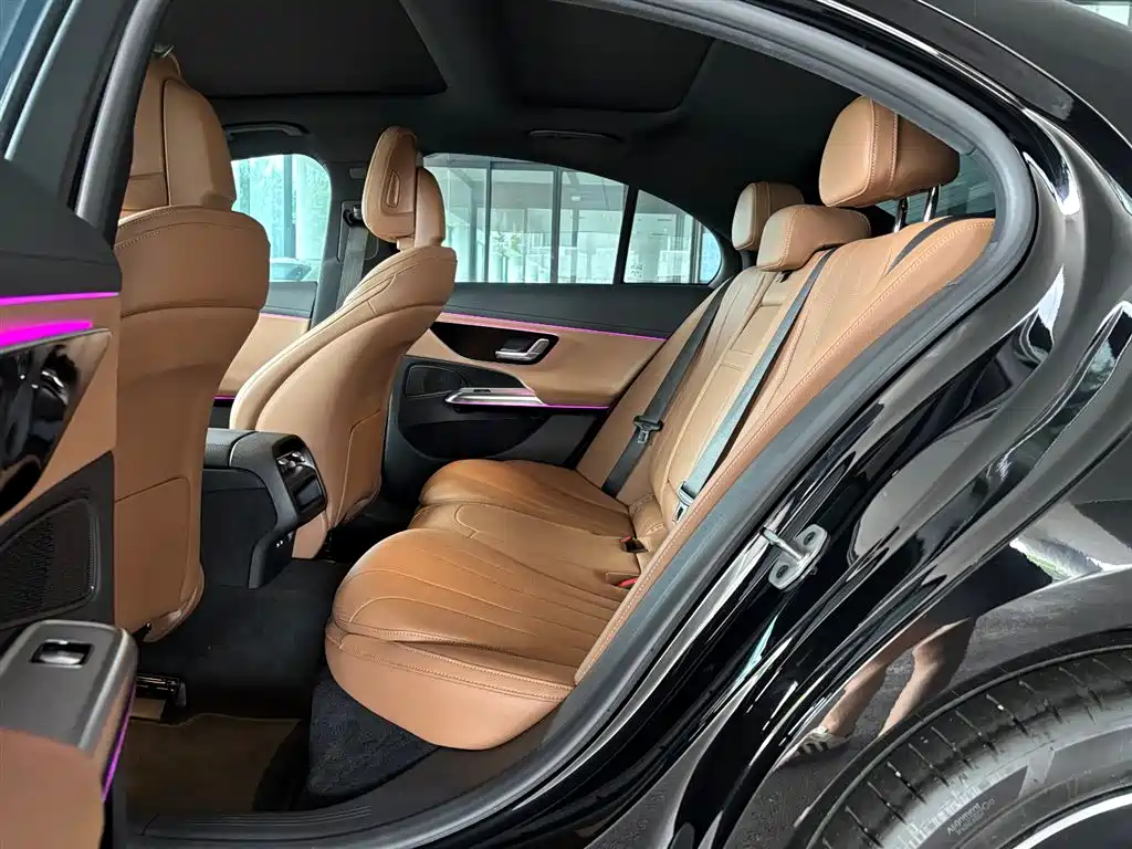 Mercedes-Benz E-Class 2025 — фото 11
