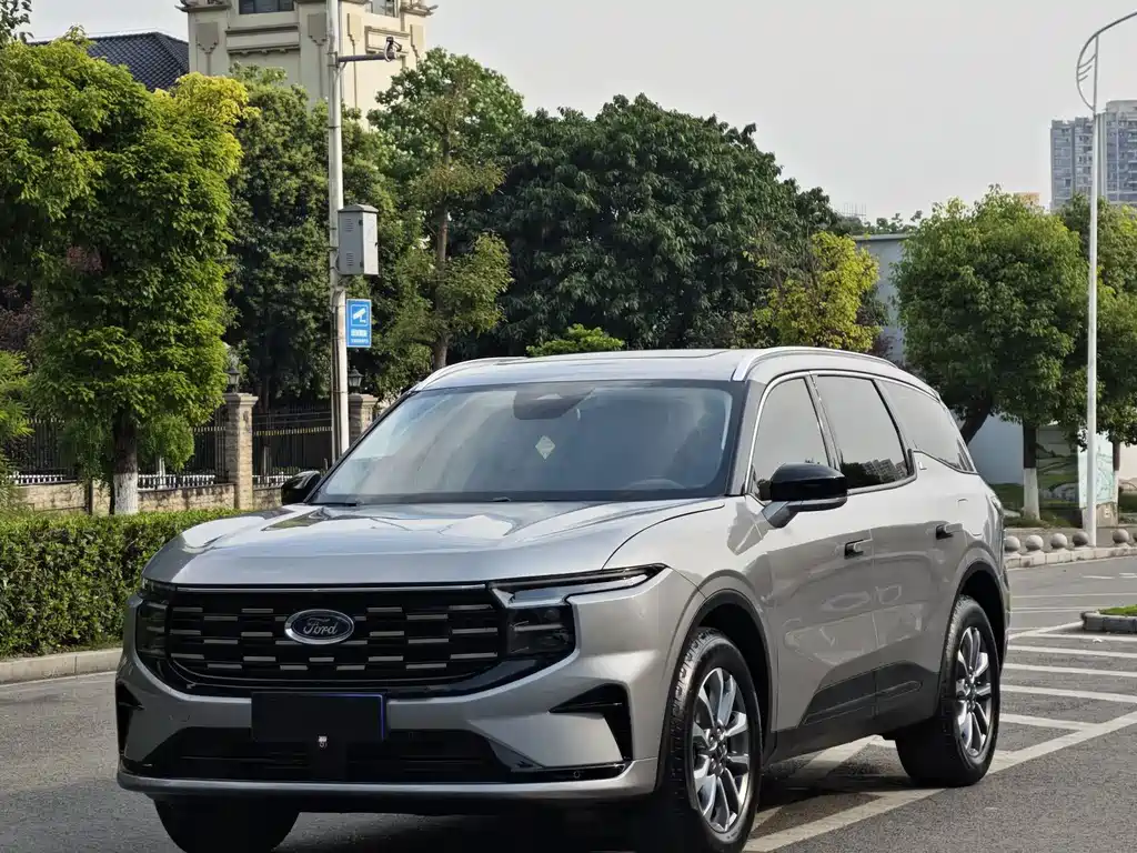 Ford Edge 2023 — фото 1