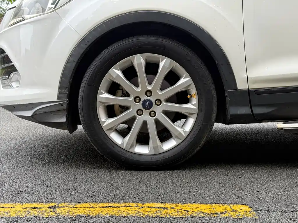 Ford Kuga 2016 — фото 11