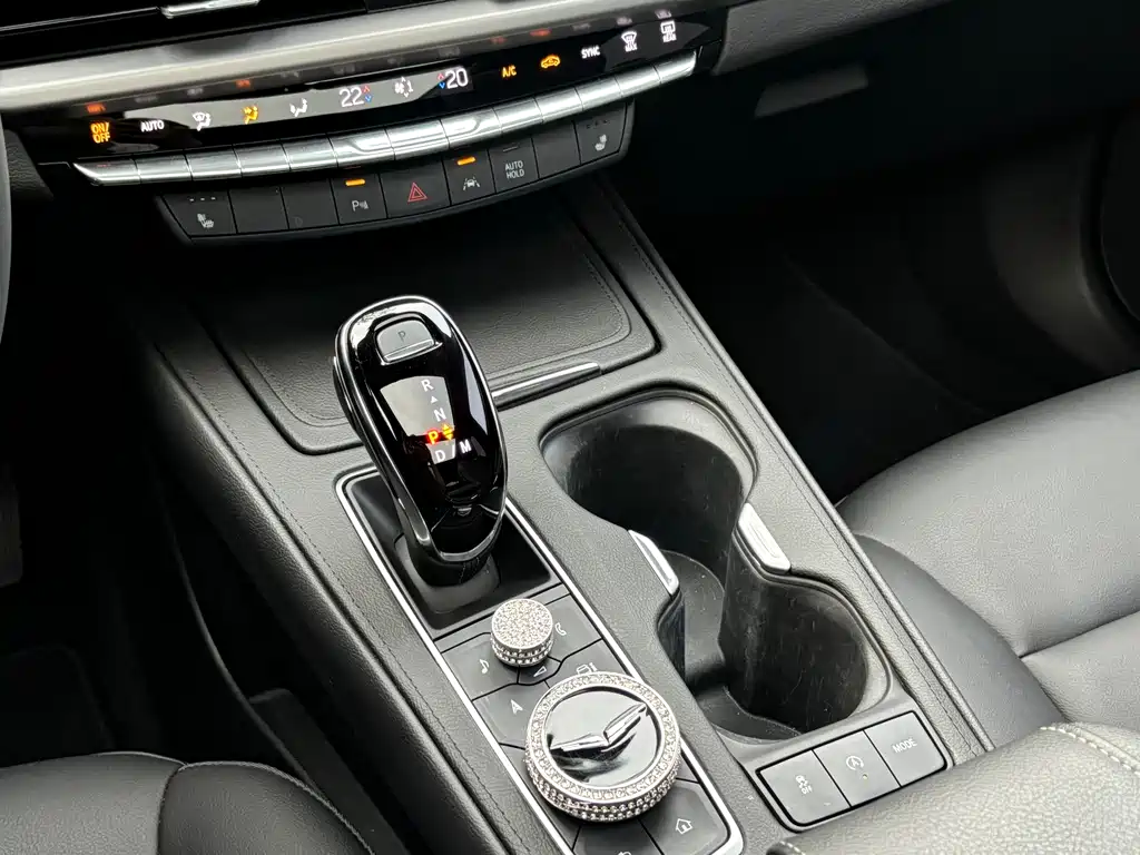 Cadillac XT4 2025 — фото 17