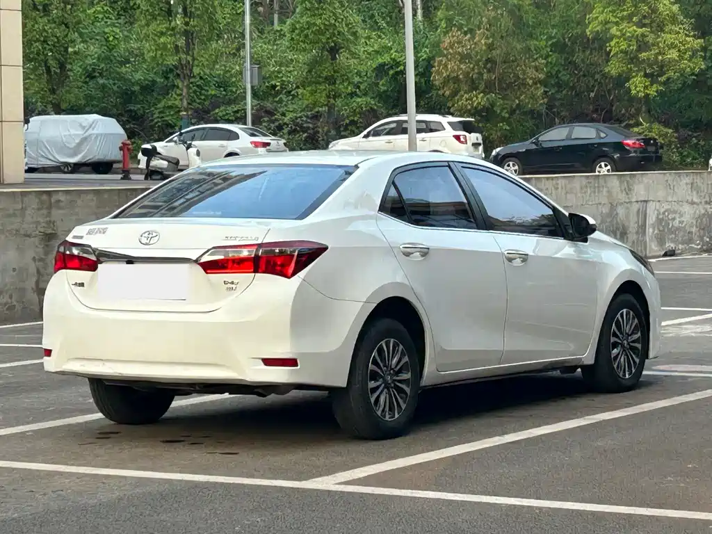 Toyota Corolla 2018 — фото 4