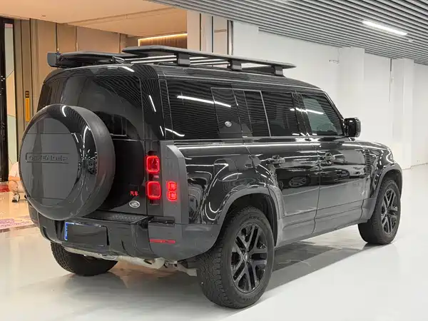 Land Rover Defender 2024