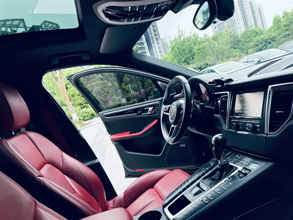 Porsche Macan 2016 — фото 11