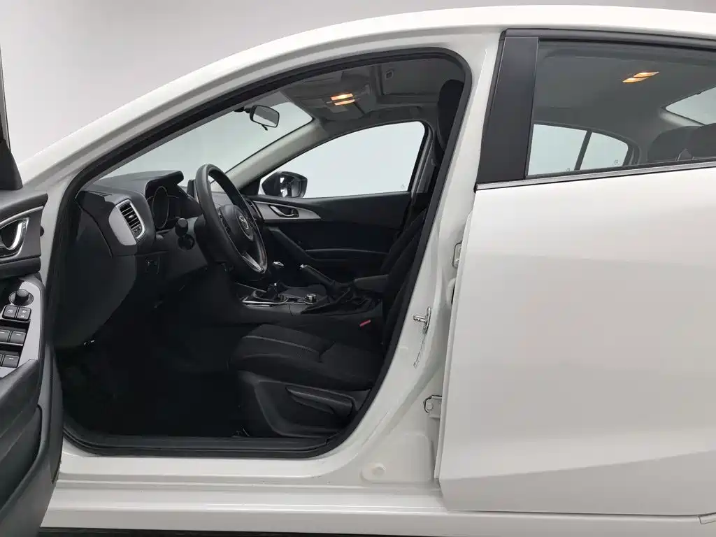 Mazda 3 Axela 2017 — фото 10