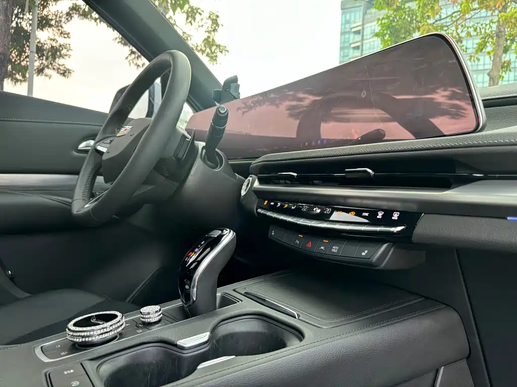 Cadillac XT4 2025 — фото 20