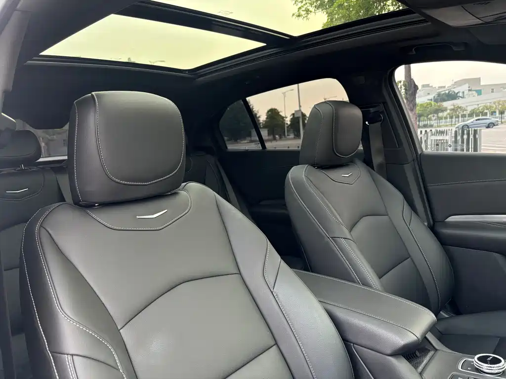 Cadillac XT4 2025 — фото 13