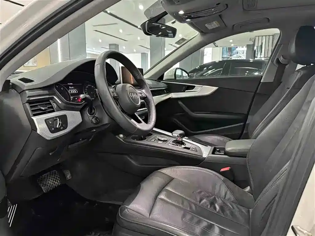 Audi A4L 2016