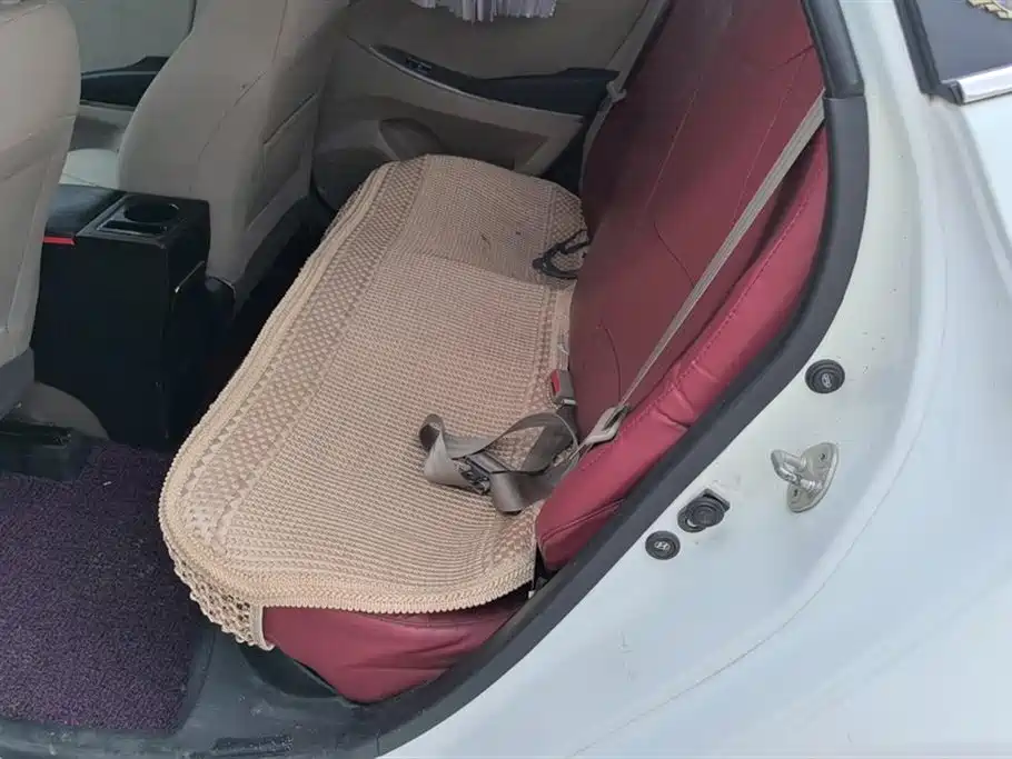 Hyundai Verna 2015 — фото 11