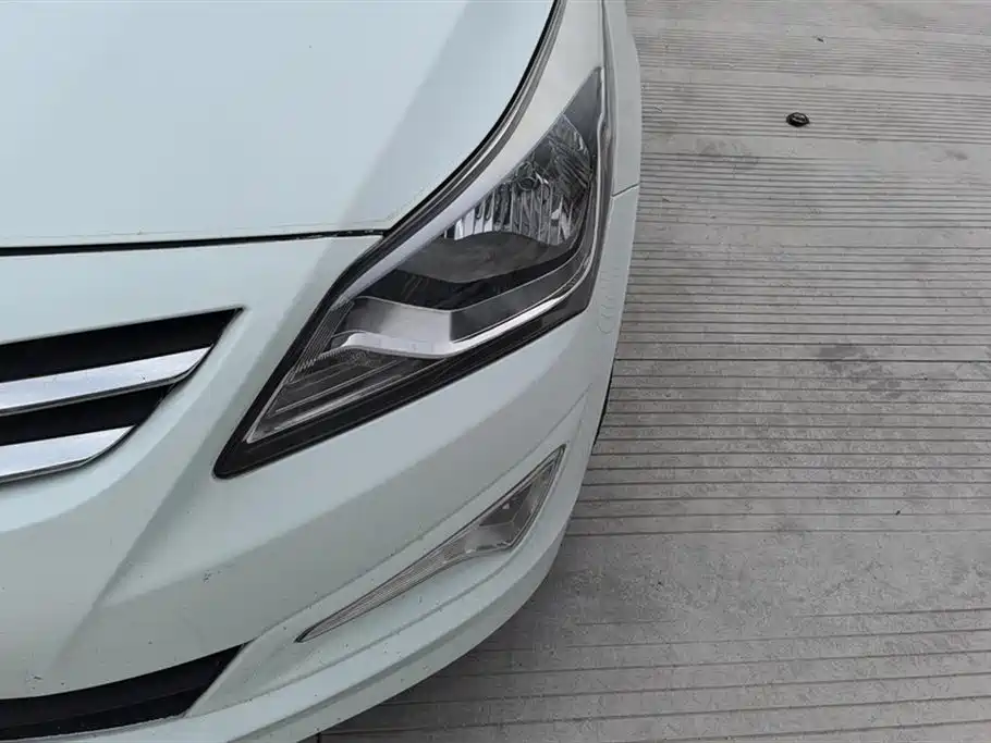 Hyundai Verna 2015