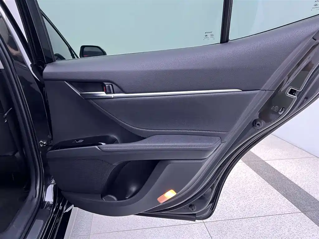 Toyota Camry 2023 — фото 24