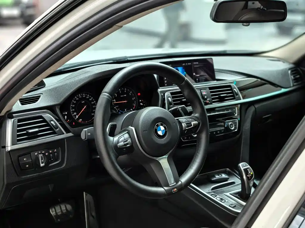 BMW 3 Series 2018 — фото 11