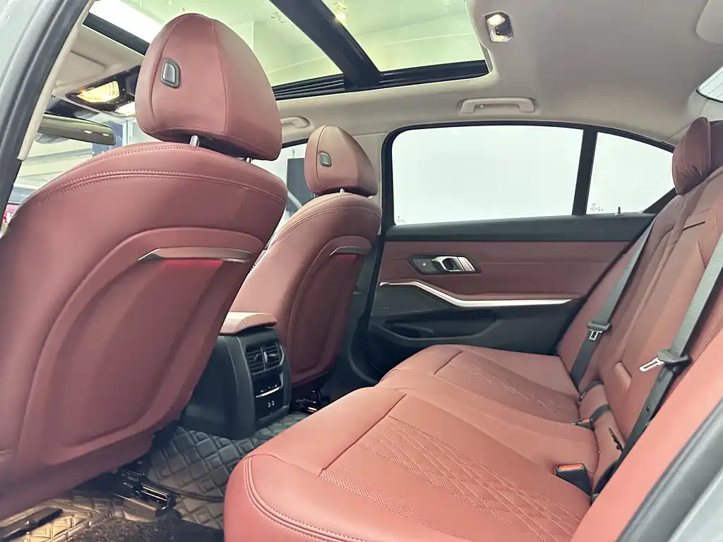BMW 3 Series 2025 — фото 14