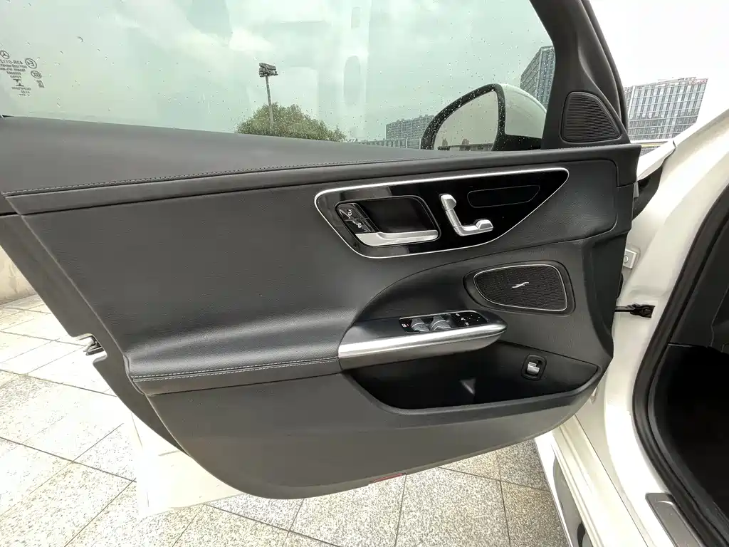 Mercedes-Benz C-Class 2023 — фото 13