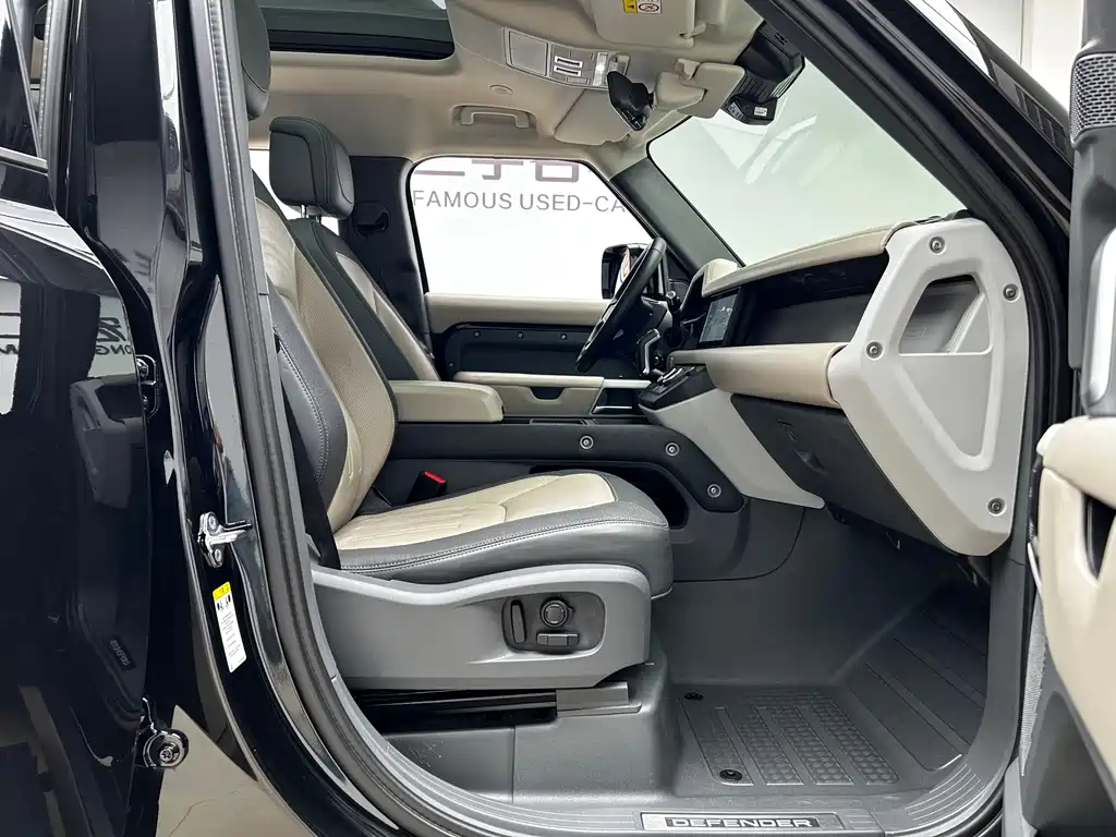 Land Rover Defender 2021 — фото 17