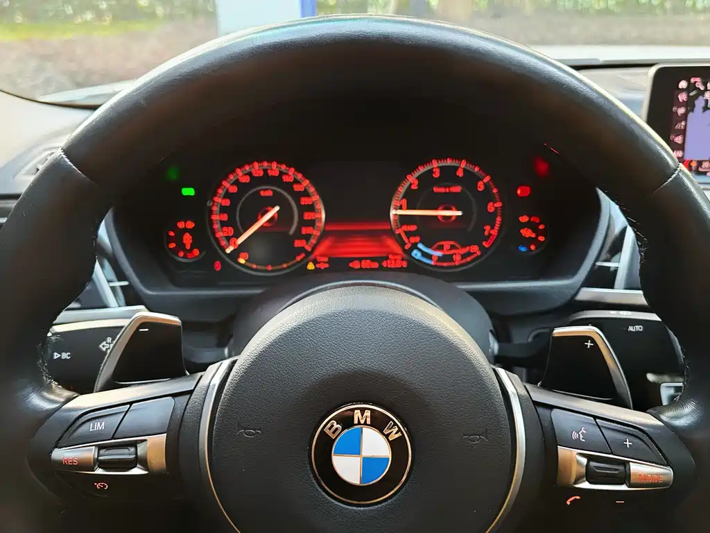 BMW 3 Series 2019 — фото 25