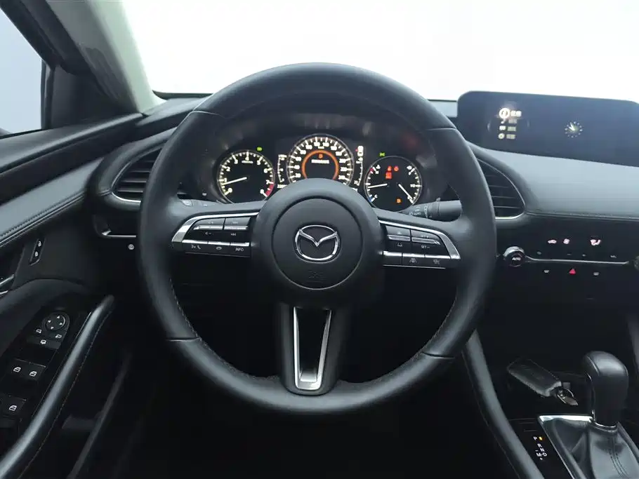 Mazda 3 Axela 2023 — фото 15