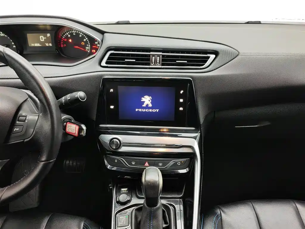 Peugeot 308 2018 — фото 12
