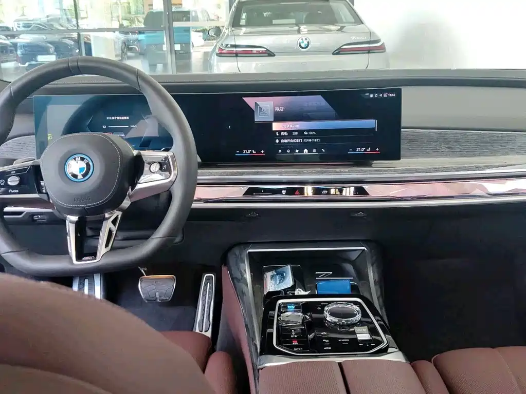 BMW i7 2026 — фото 8