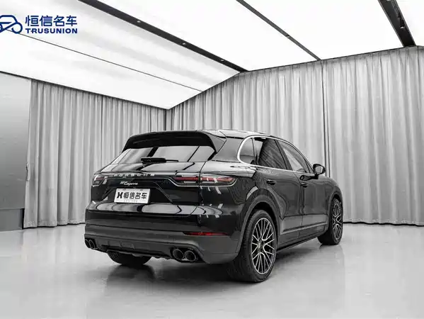 Porsche Cayenne 2021