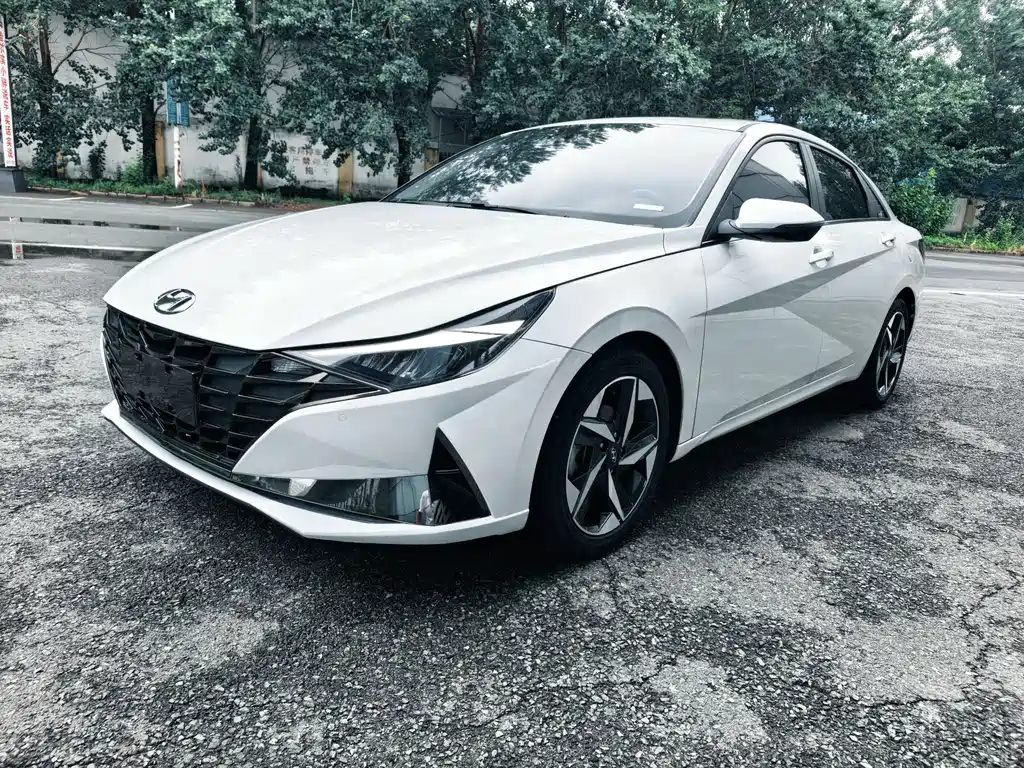 Hyundai Elantra 2022