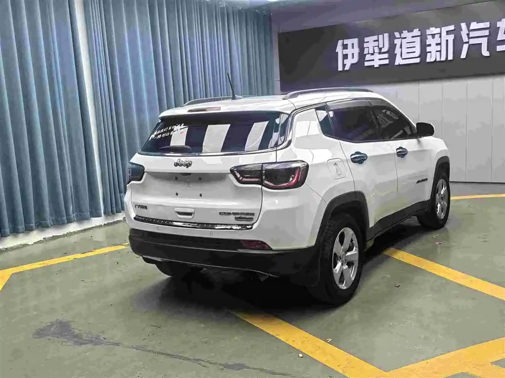 Jeep Compass 2018 — фото 7