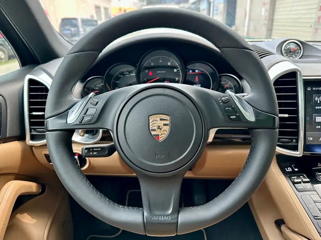 Porsche Cayenne 2015 — фото 13