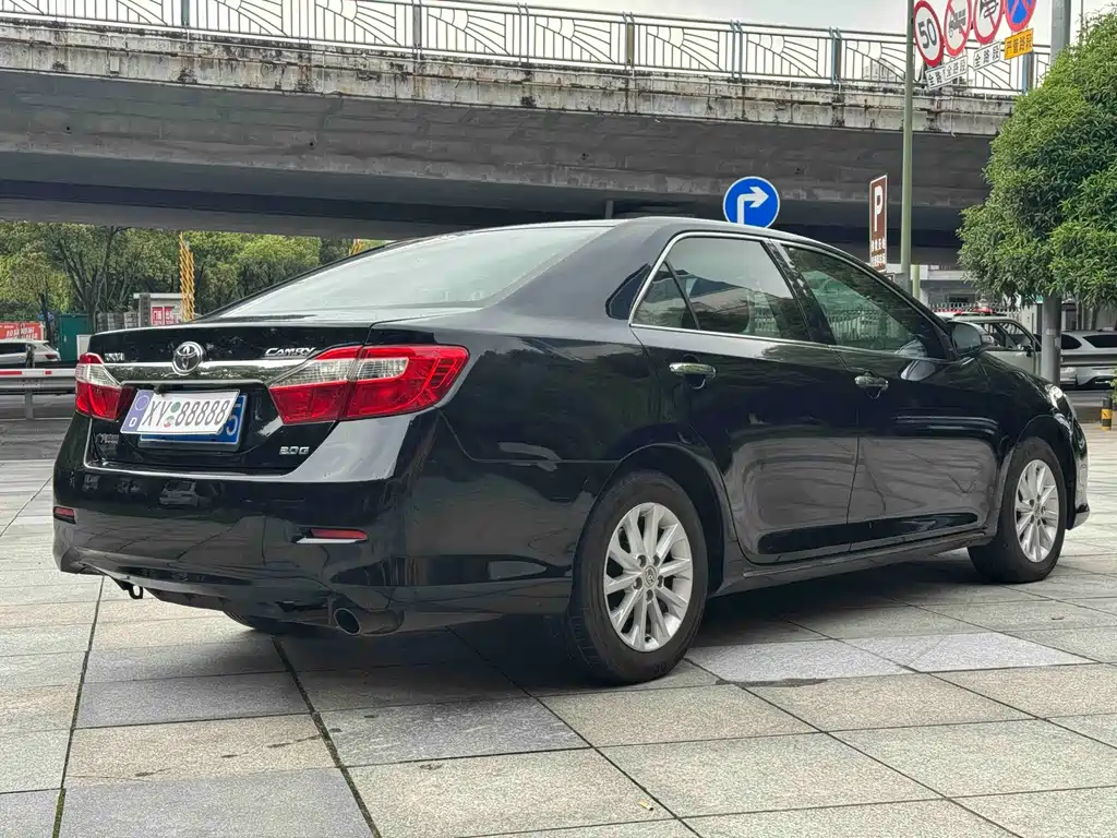 Toyota Camry 2014 — фото 5