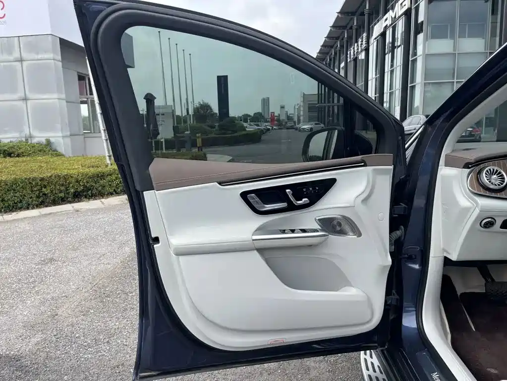 Mercedes-Benz EQE SUV 2025 — фото 16