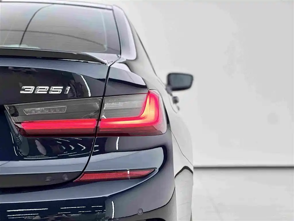 BMW 3 Series 2021 — фото 16