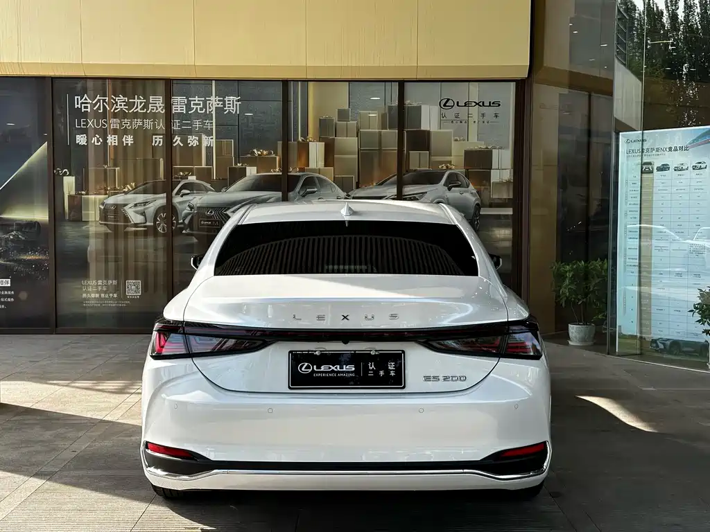 Lexus ES 2026