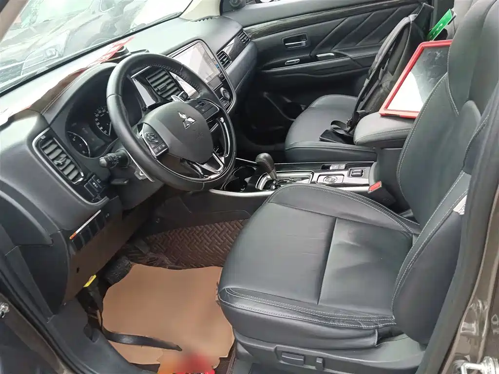 Mitsubishi Outlander 2019 — фото 15