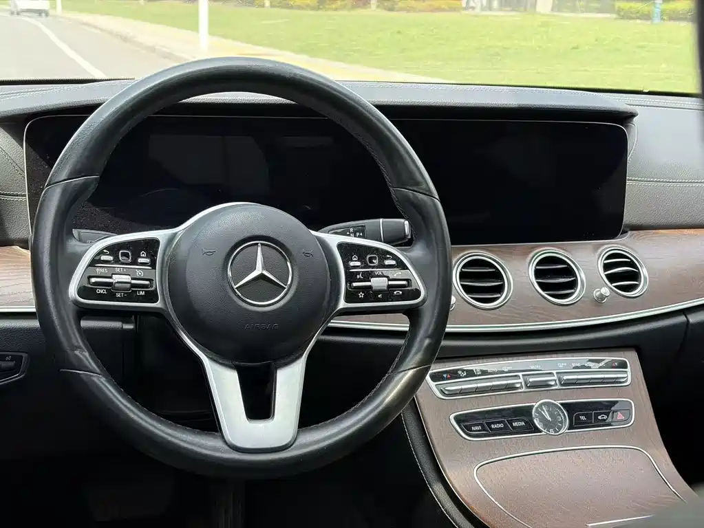 Mercedes-Benz E-Class 2019 — фото 14