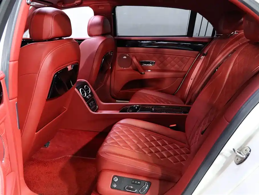 Bentley Flying Spur 2018 — фото 17