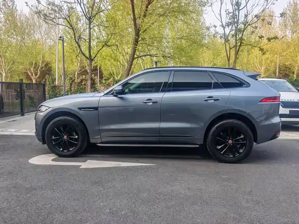 Jaguar F-PACE 2020
