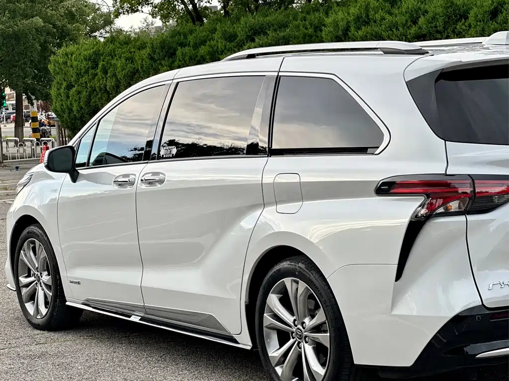 Toyota Sienna 2023 — фото 12