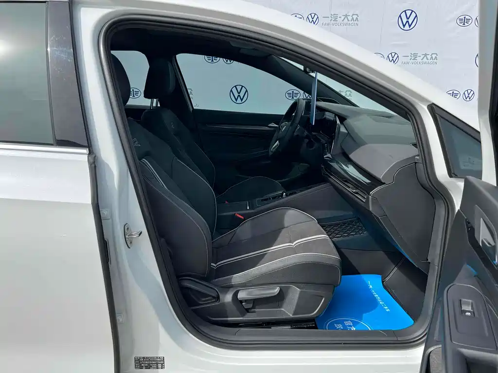 Volkswagen Golf 2023