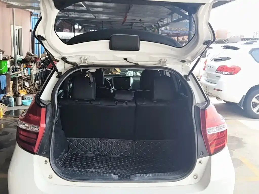 Toyota Yaris L 2020 — фото 19