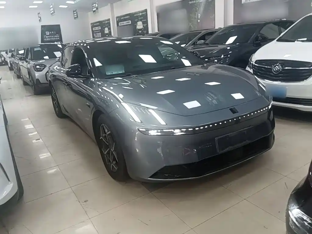 Lynk & Co Z10 2025