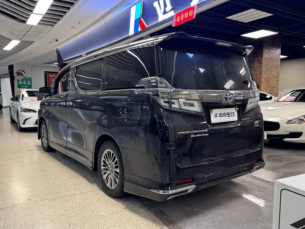 Toyota Alphard 2022 — фото 21