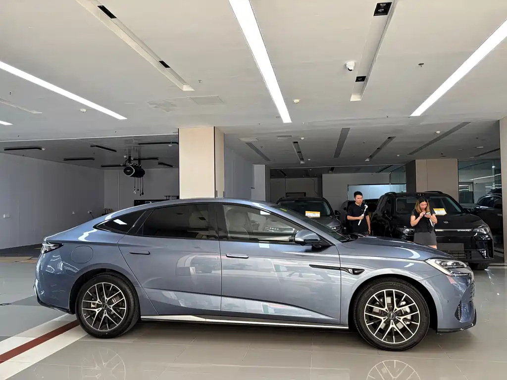 BYD Seal 07 DM-i 2025 — фото 4