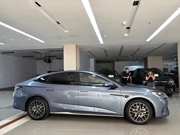 BYD Seal 07 DM-i 2025