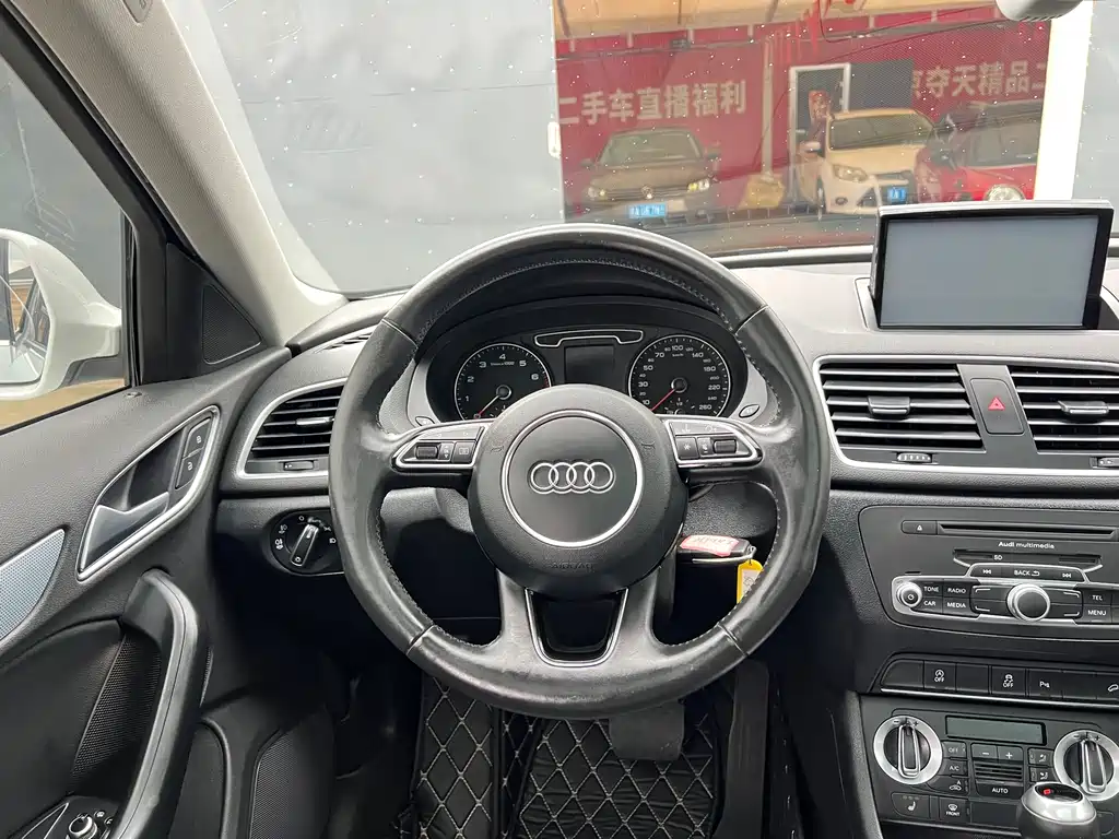 Audi Q3 2015 — фото 16