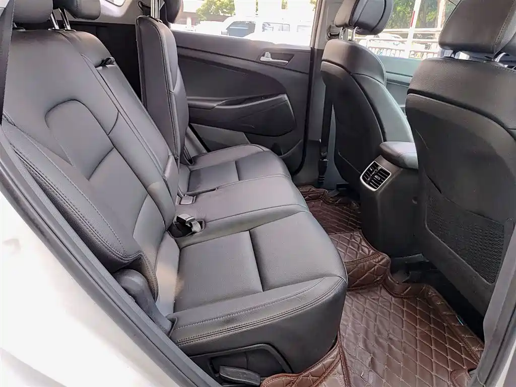 Hyundai Tucson 2017 — фото 11