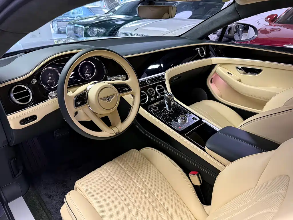 Bentley Continental 2021 — фото 12