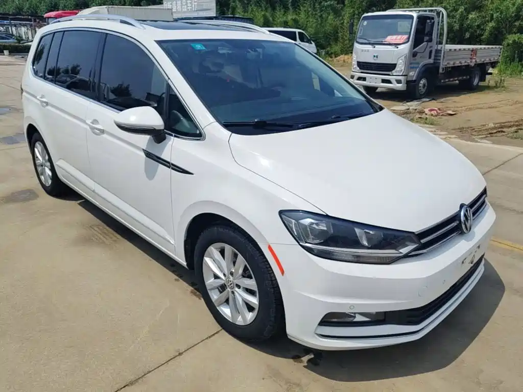 Volkswagen Touran 2018 — фото 22