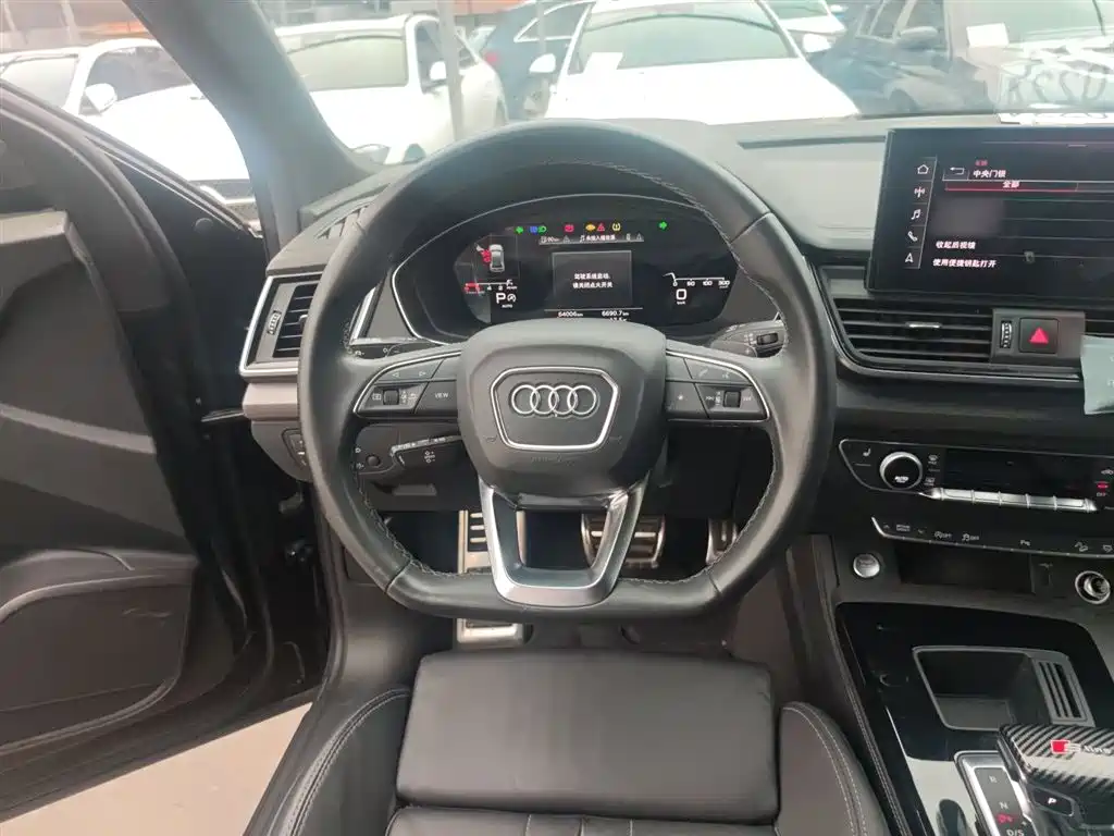 Audi Q5L 2023 — фото 11