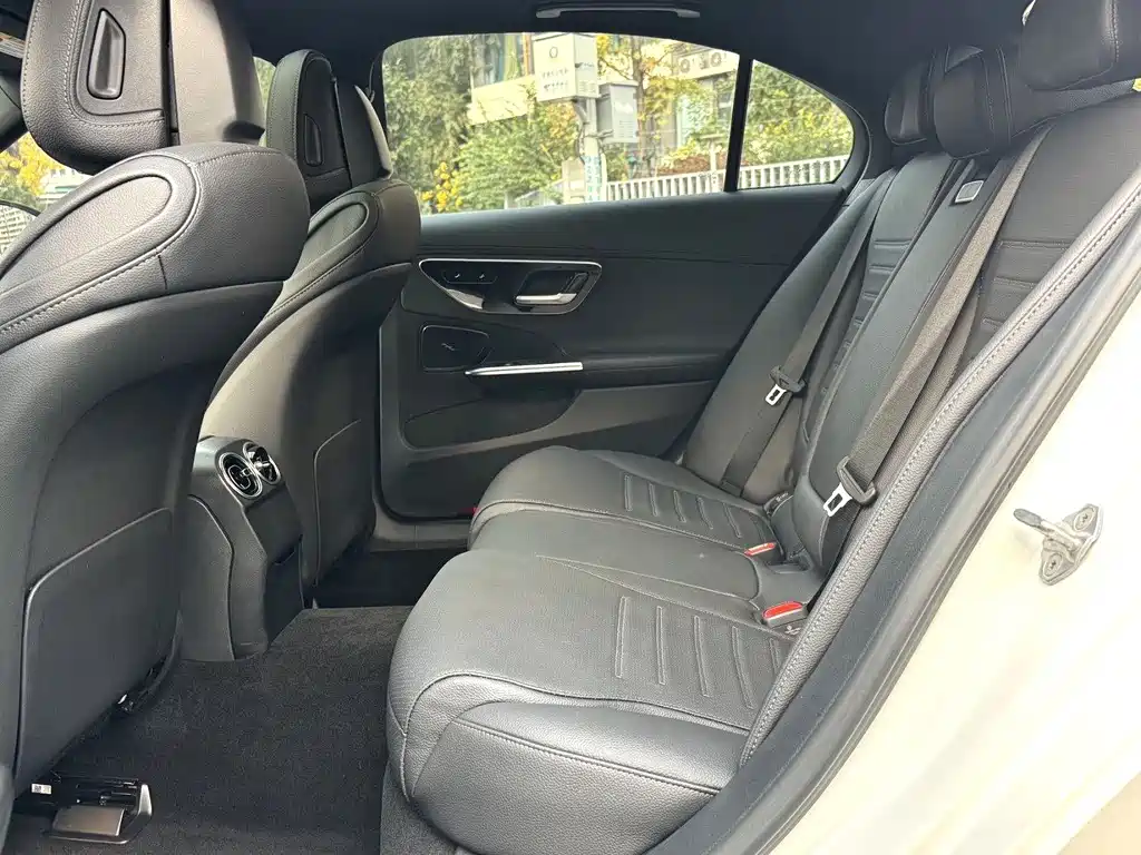 Mercedes-Benz C-Class 2023 — фото 8