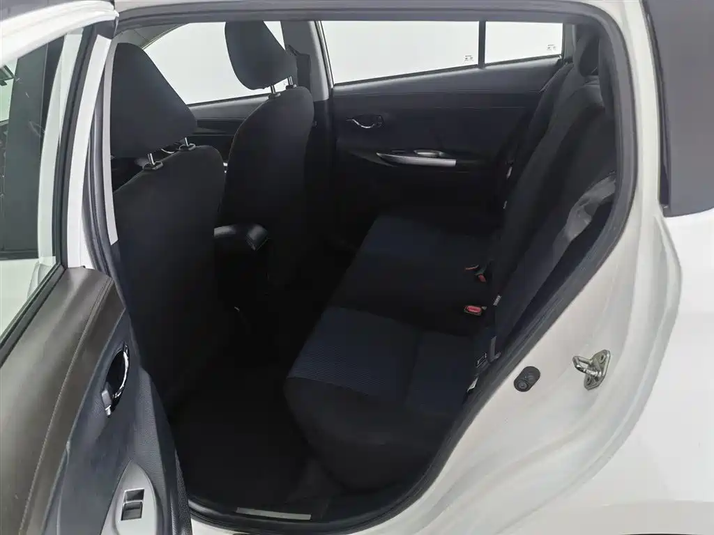Toyota Yaris L 2015 — фото 15